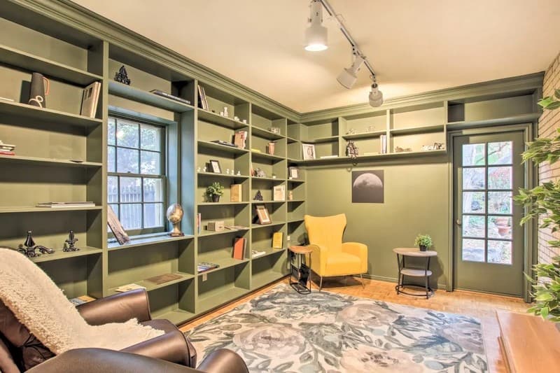 Logan House: 661 Canyon Rd