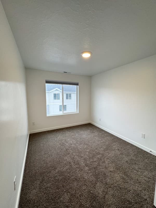 Saratoga Springs Single Room: 871 E Skiff Way