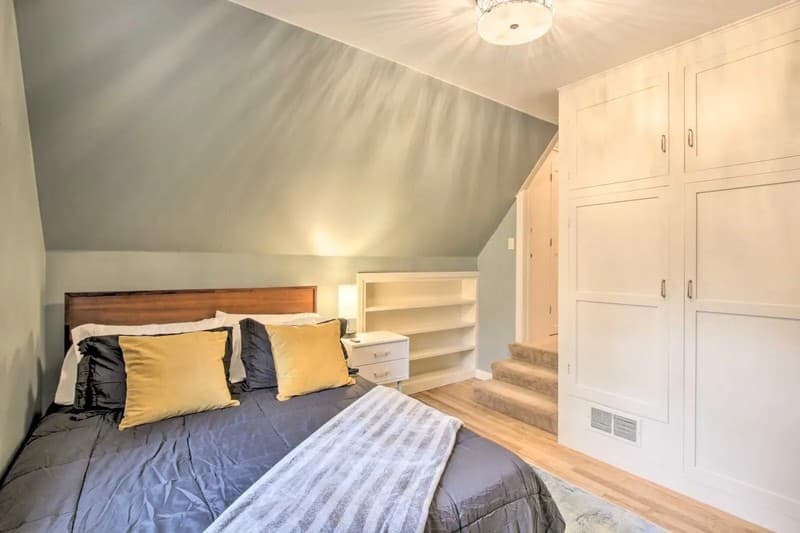 Logan House: 661 Canyon Rd
