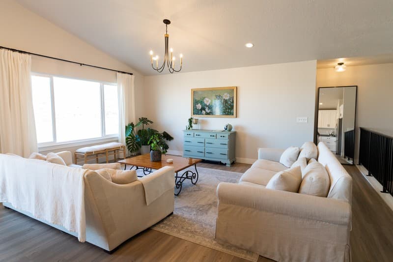 Eagle Mountain House: 2823 E Clarkstone Dr