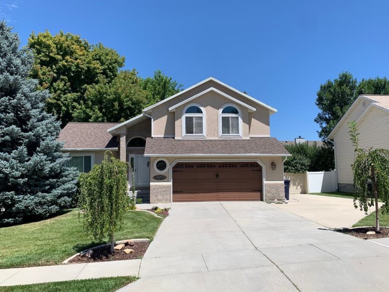 Sandy House: 929 E 11190 S