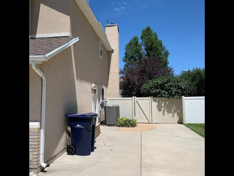 Sandy House: 929 E 11190 S