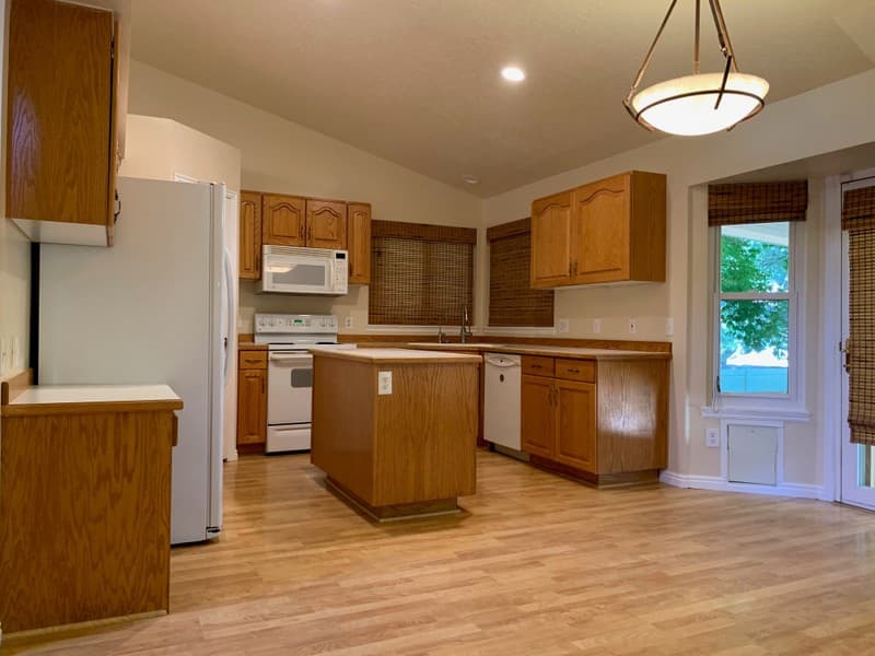 Sandy House: 929 E 11190 S