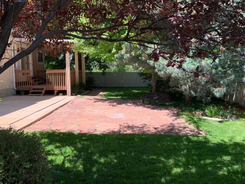 Sandy House: 929 E 11190 S