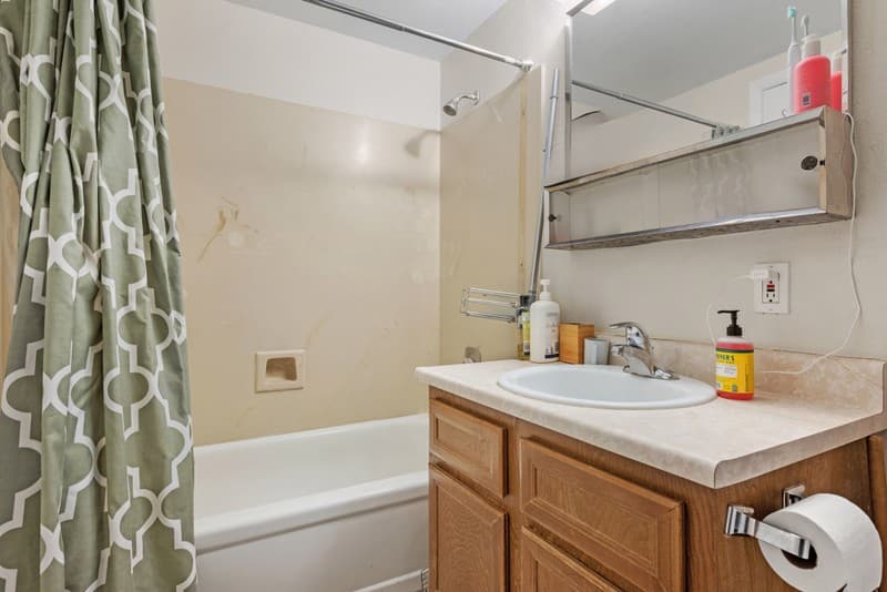 Provo Single Room: 72 W 880 N