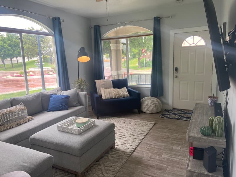 Sandy Townhome: 677 W Villa Bluff Dr