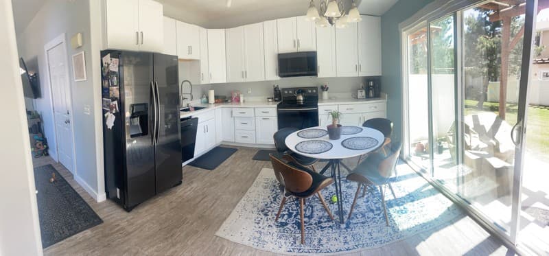 Sandy Townhome: 677 W Villa Bluff Dr