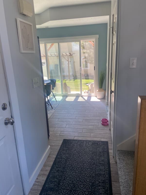 Sandy Townhome: 677 W Villa Bluff Dr