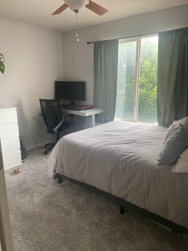Sandy Townhome: 677 W Villa Bluff Dr