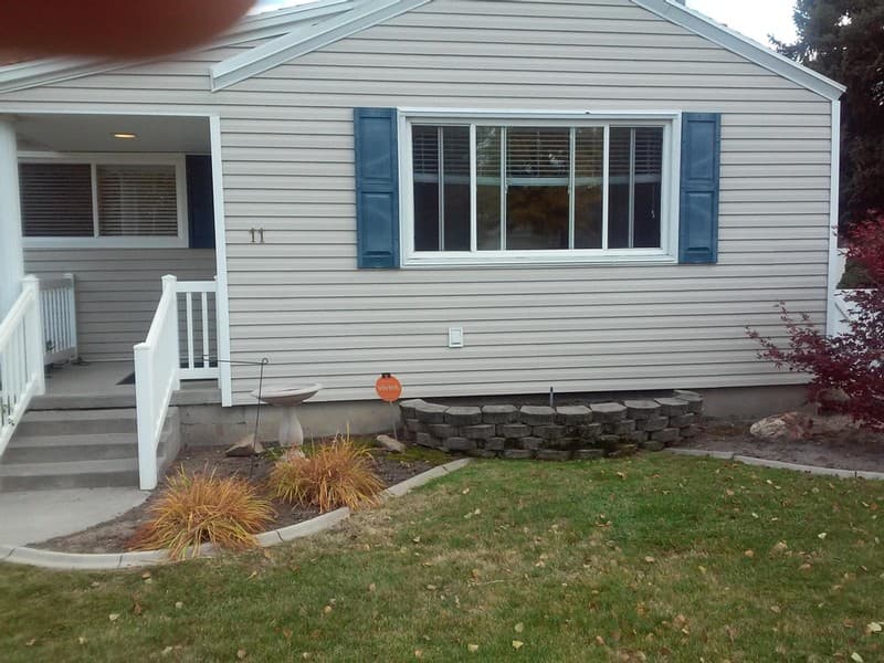 Murray House: 11 W Rose Cir