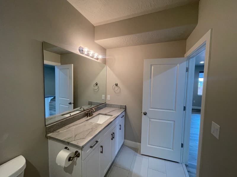 Washington Multiplex: 1806 N Crimson Creek Dr