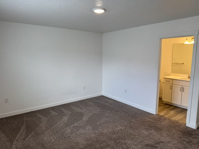Layton Townhome: 2761 N Airmen Ave