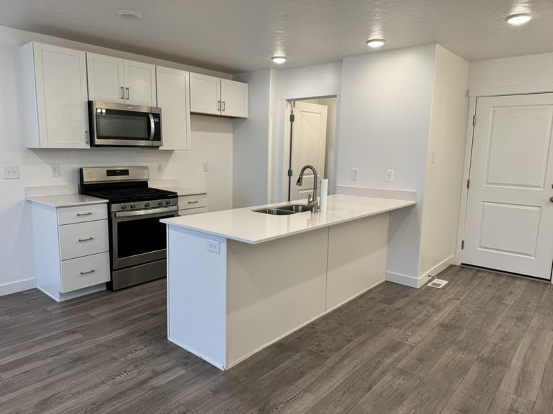 Layton Townhome: 2761 N Airmen Ave