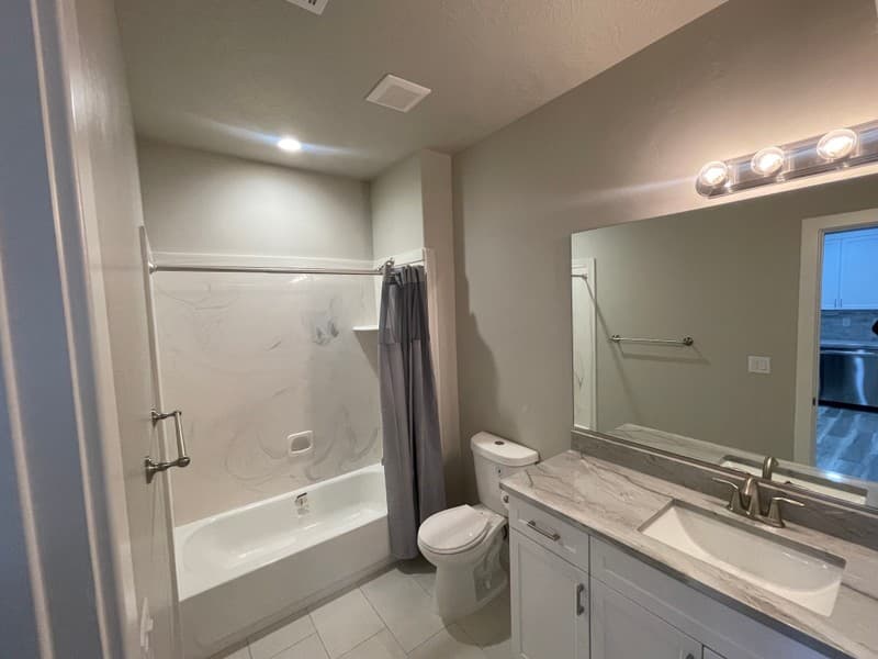 Washington Multiplex: 1806 N Crimson Creek Dr