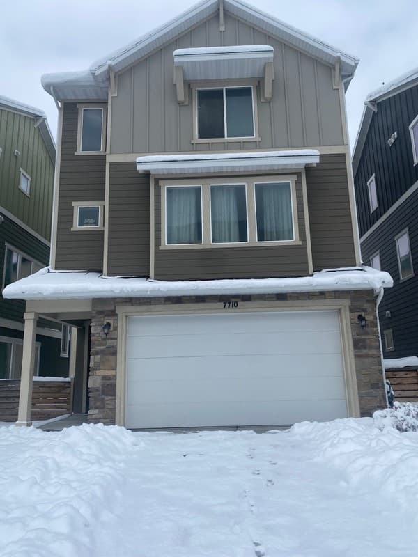 Midvale House: 7710 S Founder Point Ln