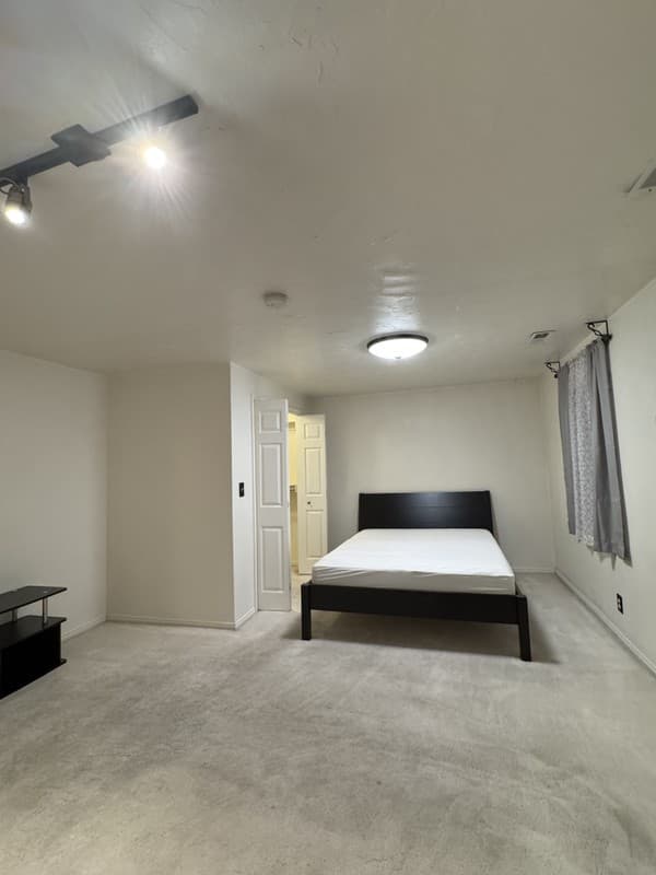 West Jordan Single Room: 8308 S 1890 W