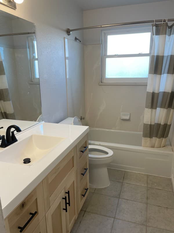 Sandy House: 961 E North Fork Cir