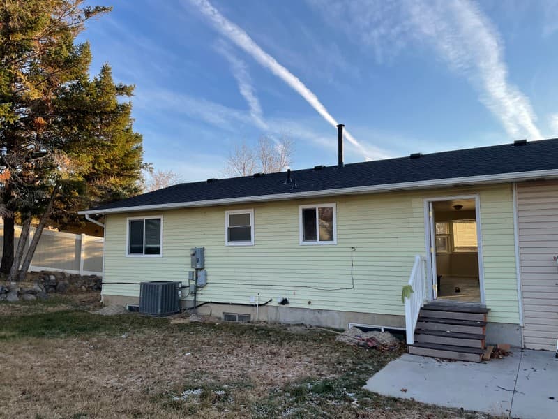 Sandy House: 961 E North Fork Cir