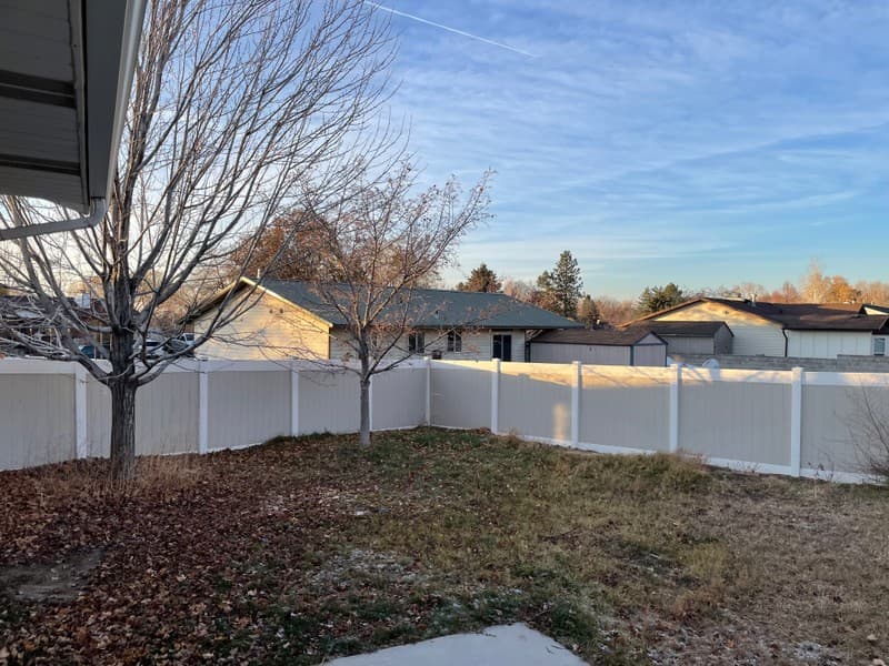 Sandy House: 961 E North Fork Cir