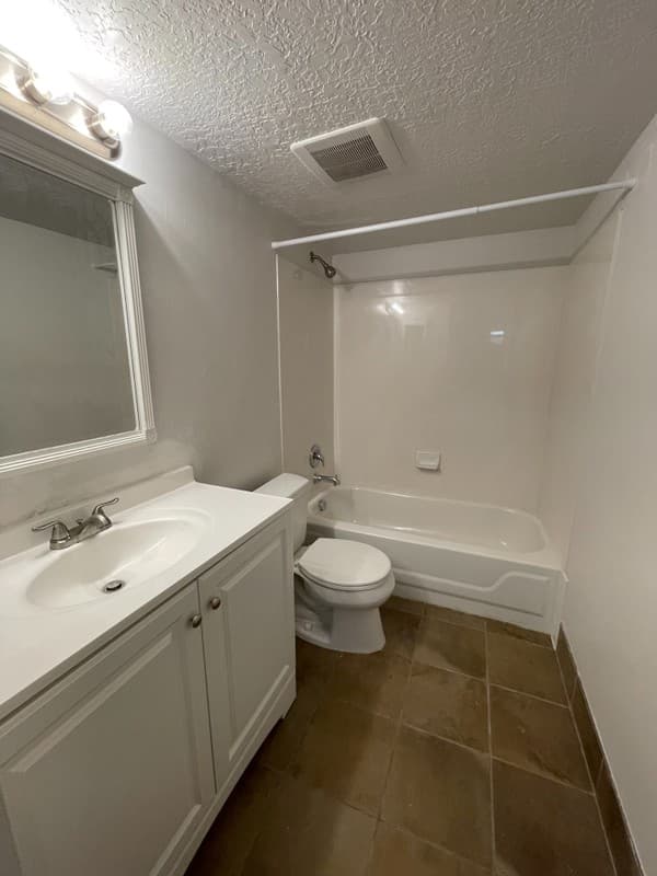 Sandy House: 961 E North Fork Cir