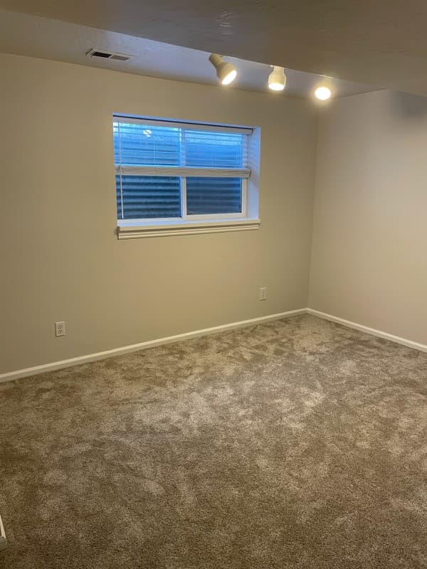 Sandy House: 961 E North Fork Cir