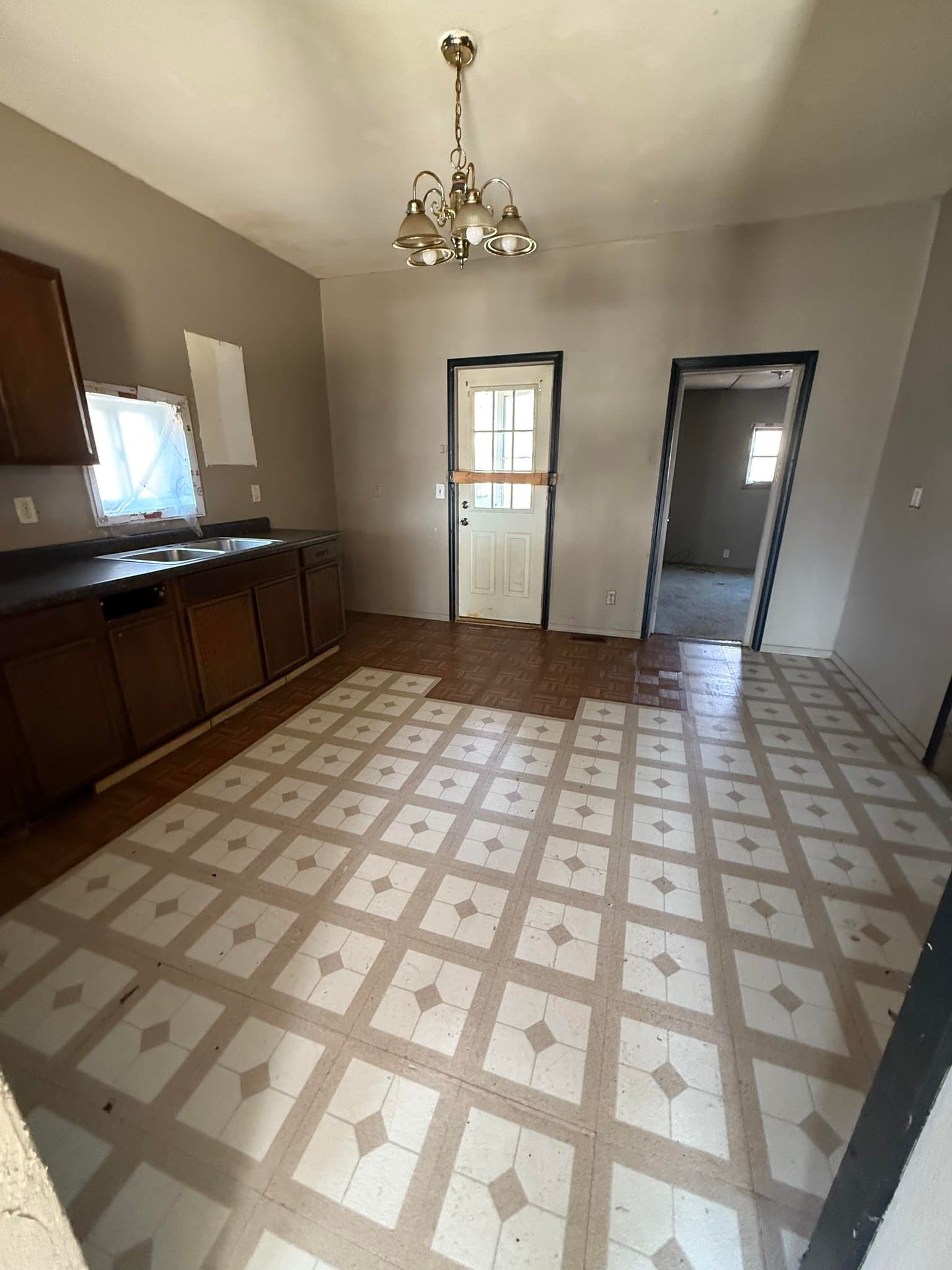 Decatur House: 1286 East Vanderhoof St