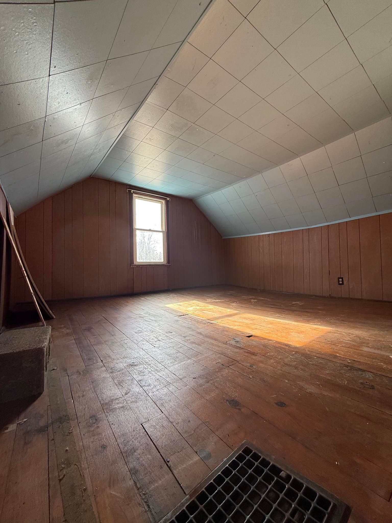 Decatur House: 1286 East Vanderhoof St