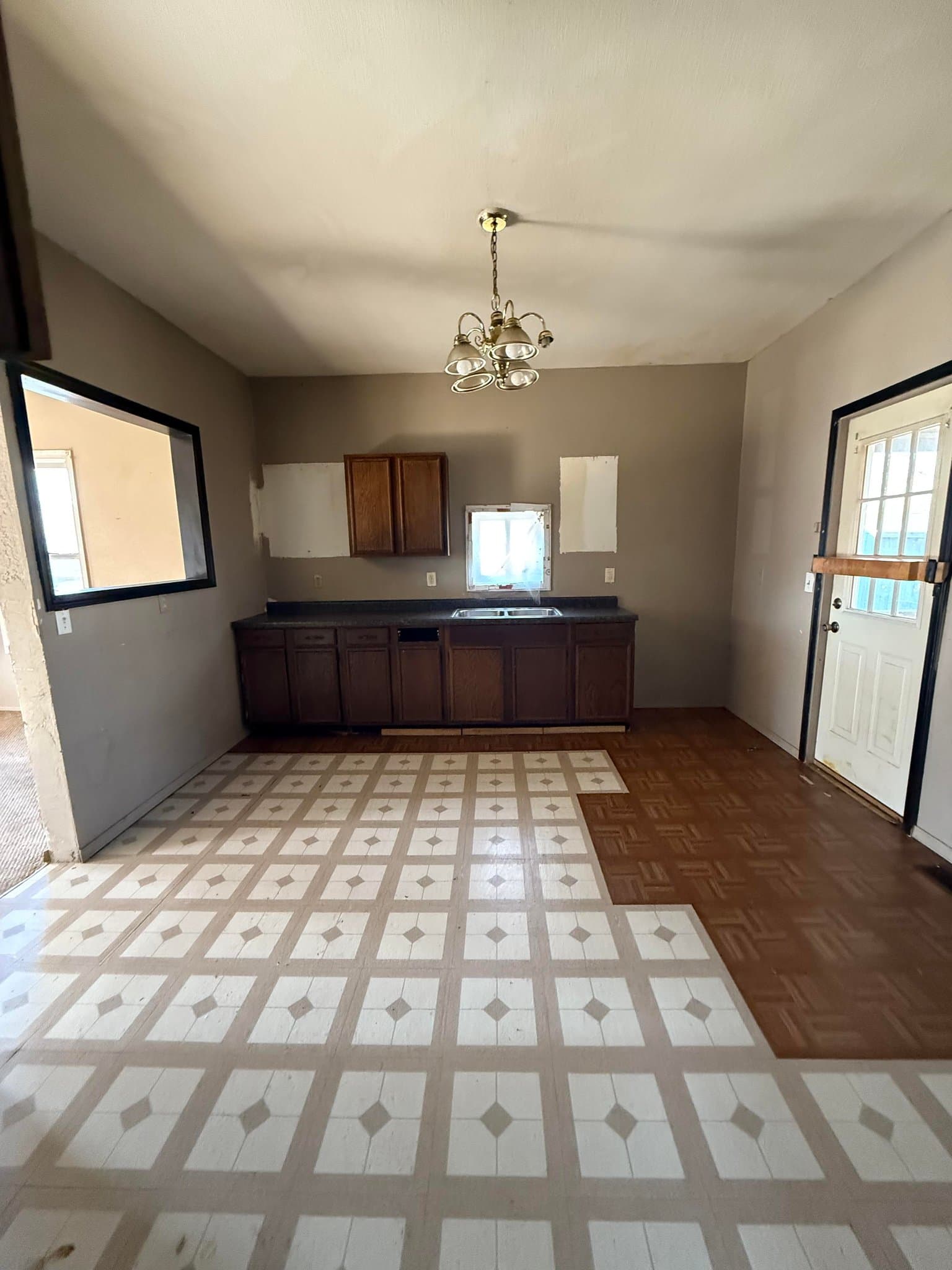 Decatur House: 1286 East Vanderhoof St