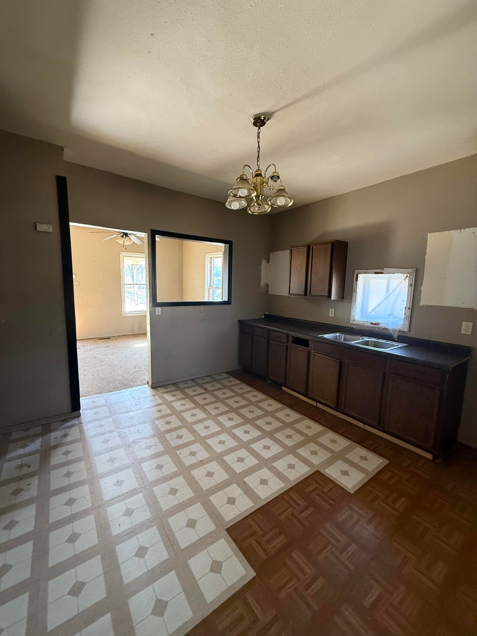 Decatur House: 1286 East Vanderhoof St