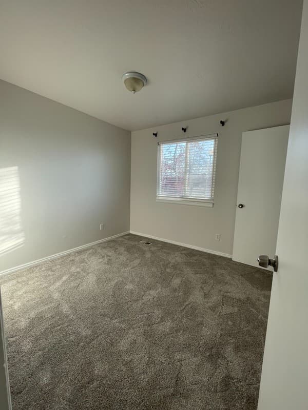 Sandy House: 961 E North Fork Cir
