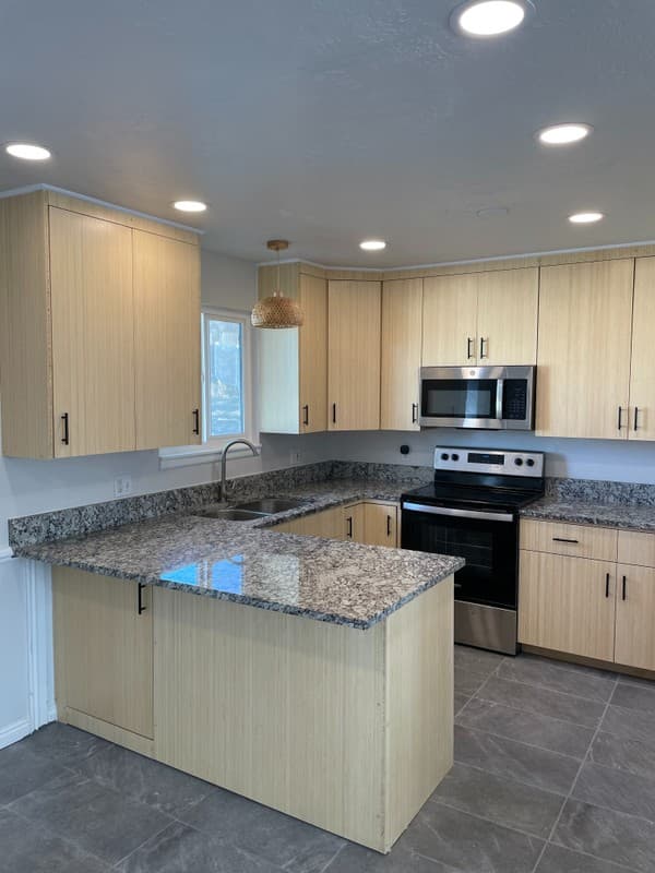 Sandy House: 961 E North Fork Cir