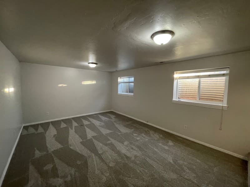 Sandy House: 961 E North Fork Cir