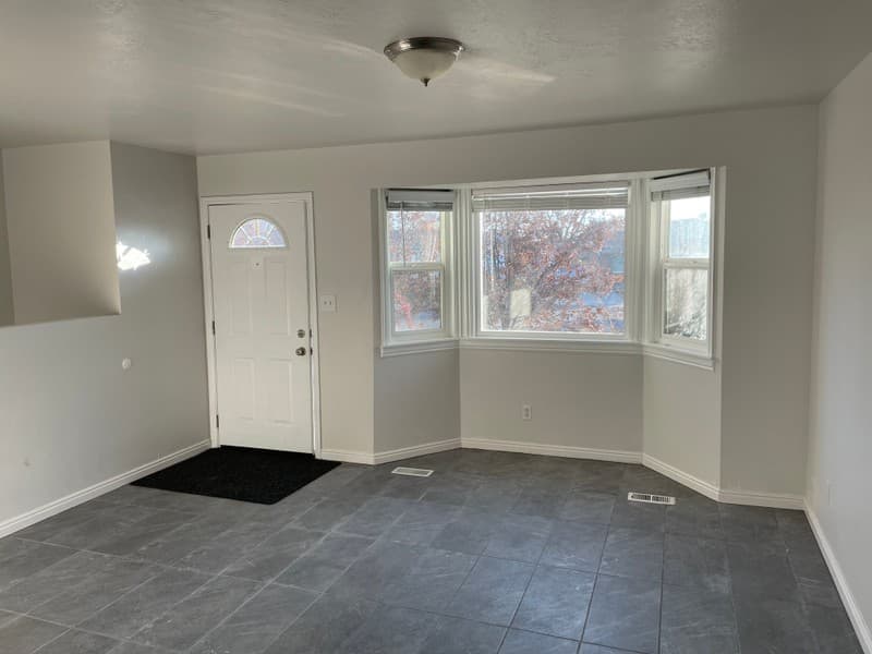 Sandy House: 961 E North Fork Cir