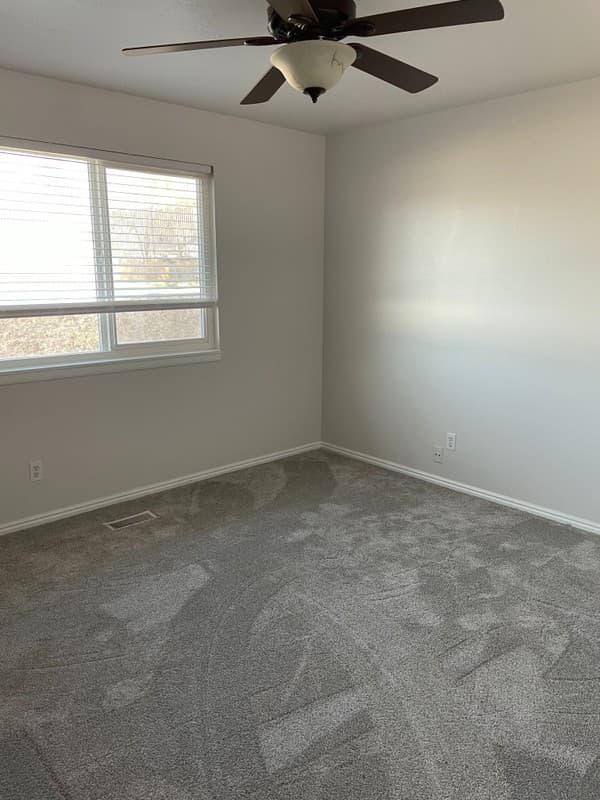 Sandy House: 961 E North Fork Cir