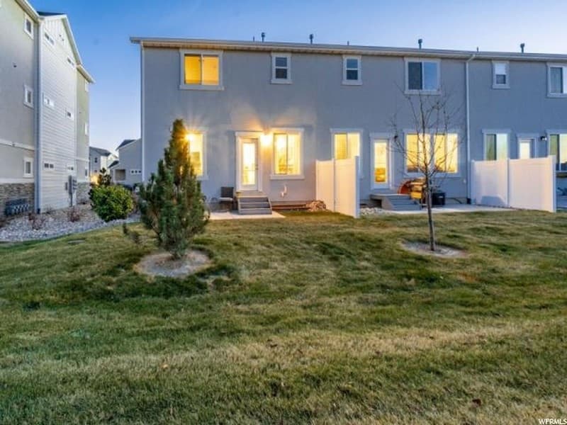 Vineyard Single Room: 132 W Silver Springs Dr
