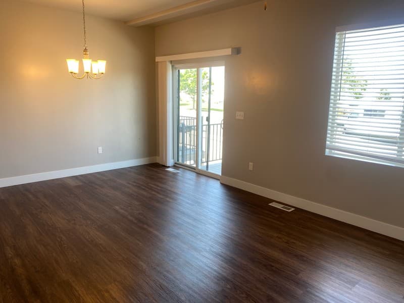 Tooele Townhome: 847 Gleneagles Ct