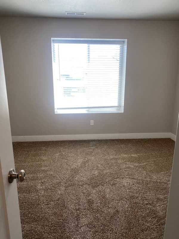 Tooele Townhome: 847 Gleneagles Ct