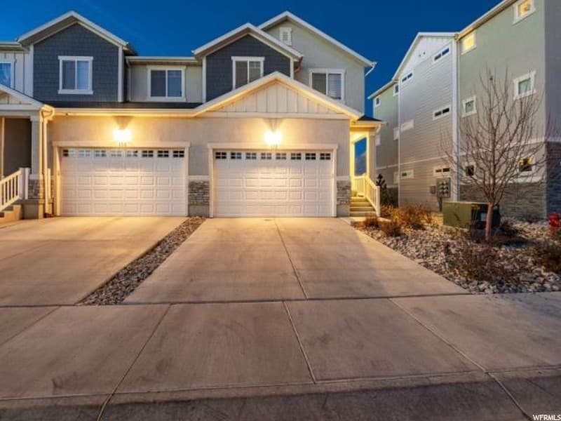 Vineyard Single Room: 132 W Silver Springs Dr