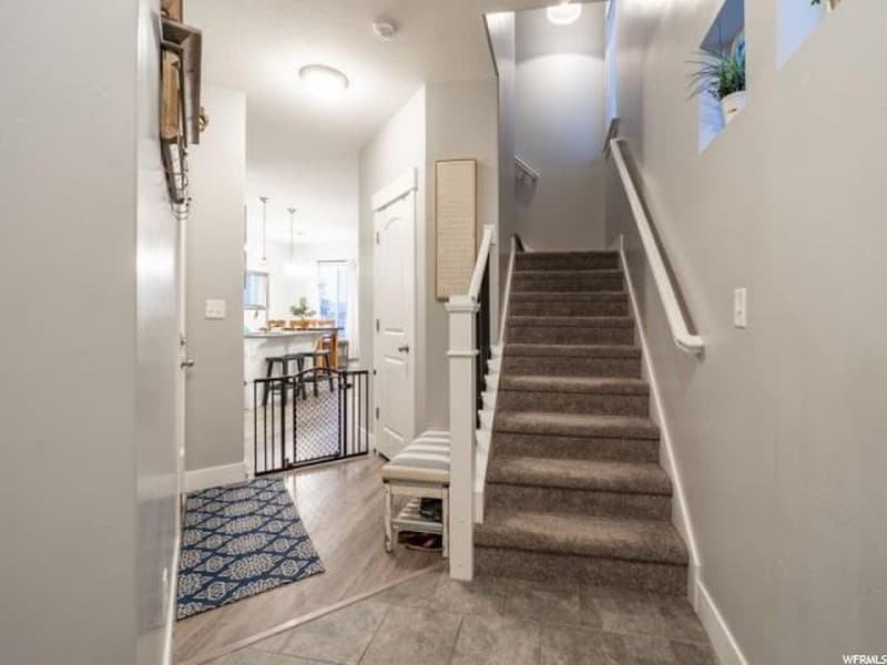 Vineyard Single Room: 132 W Silver Springs Dr