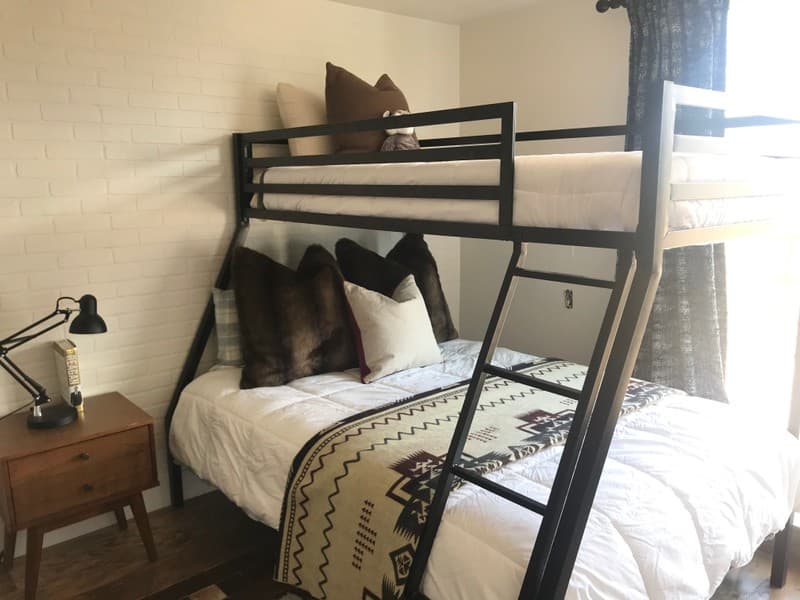 Mapleton House: 559 W 800 S