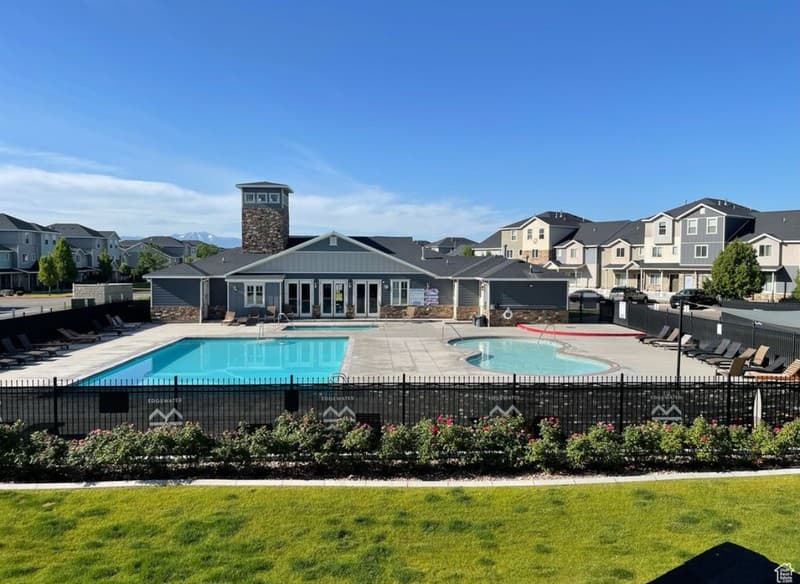 Vineyard Townhome: 635 E 380 N
