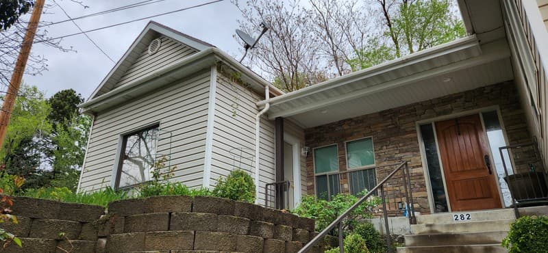 Centerville House: 282 N 700 E