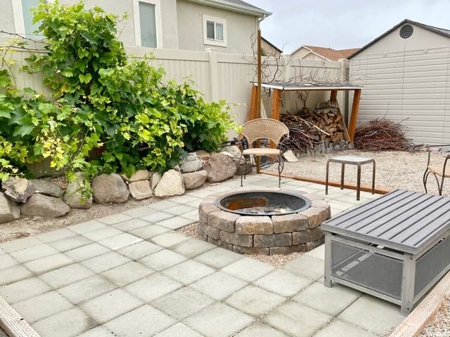 Saratoga Springs Single Room: 871 W Prairie Dog Way