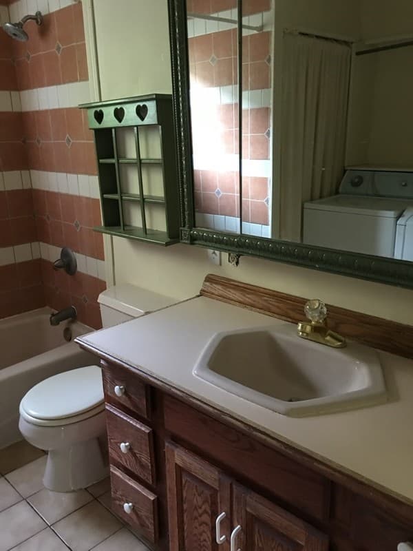 Centerville House: 282 N 700 E