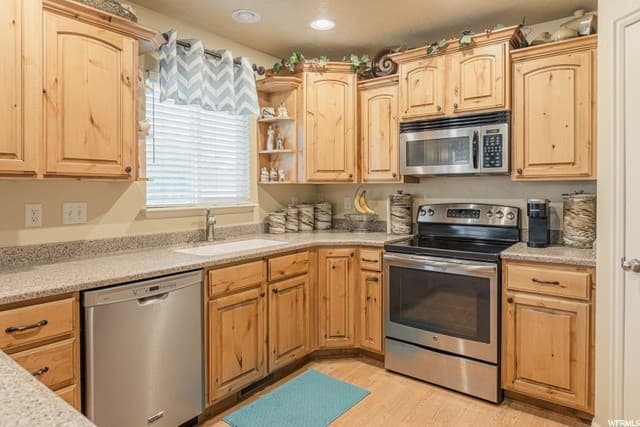 Saratoga Springs Single Room: 871 W Prairie Dog Way