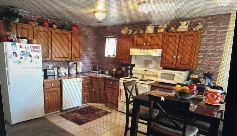 Centerville House: 282 N 700 E