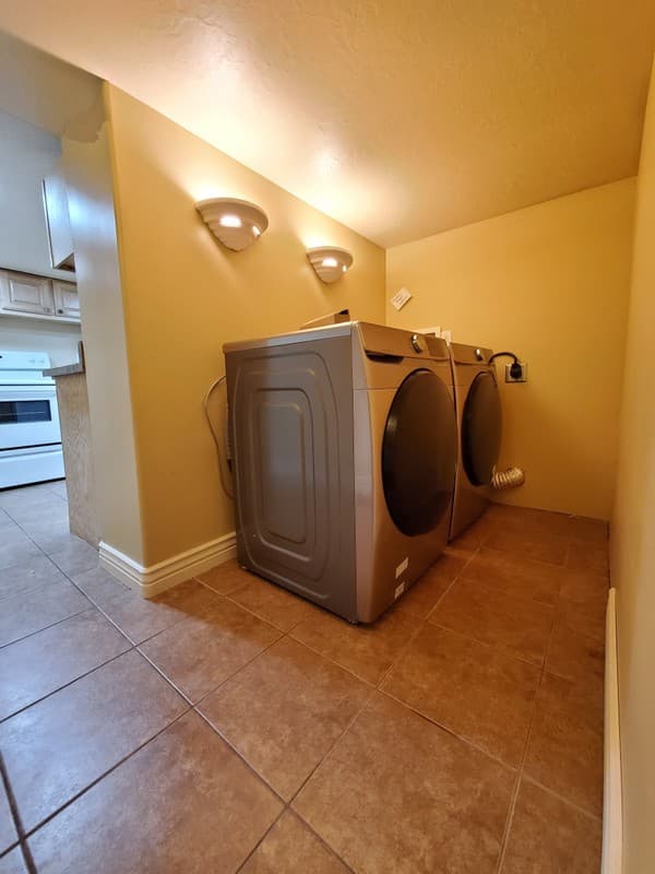 Sandy House: 8475 S 300 E