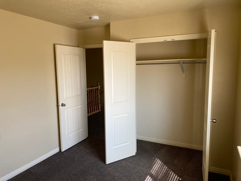 Saratoga Springs Single Room: 871 W Prairie Dog Way