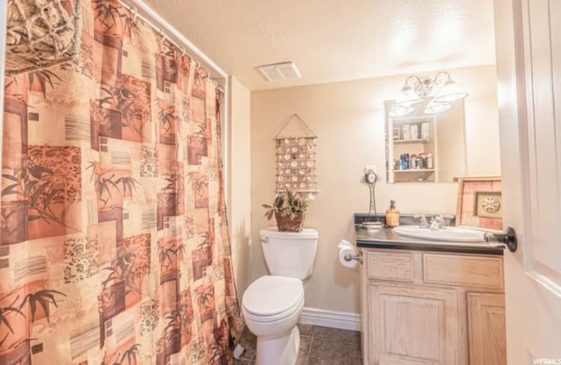 Sandy House: 8475 S 300 E