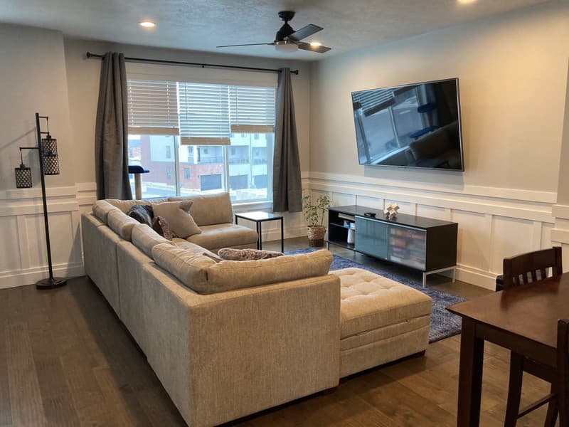North Salt Lake Single Room: 25 E Center St